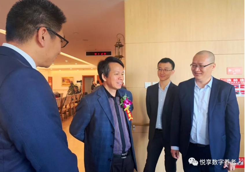 吳玉韶等專家一行體驗悅享數字智慧養(yǎng)老實踐(圖1) 吳玉韶等專家一行體驗悅享數字智慧養(yǎng)老實踐(圖1)