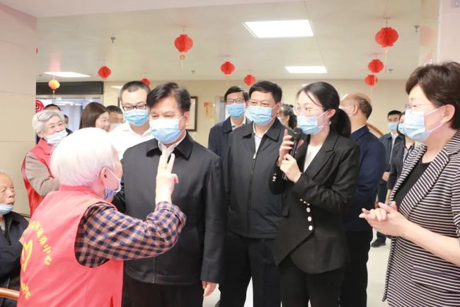 國家民政部李紀恒部長一行蒞臨福州市國德老年康養(yǎng)中心視察(圖4) 國家民政部李紀恒部長一行蒞臨福州市國德老年康養(yǎng)中心視察(圖4)