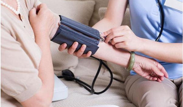 獨(dú)居老人突發(fā)疾病惹擔(dān)憂，捷徑智慧養(yǎng)老系統(tǒng)提供解決方案(圖1)