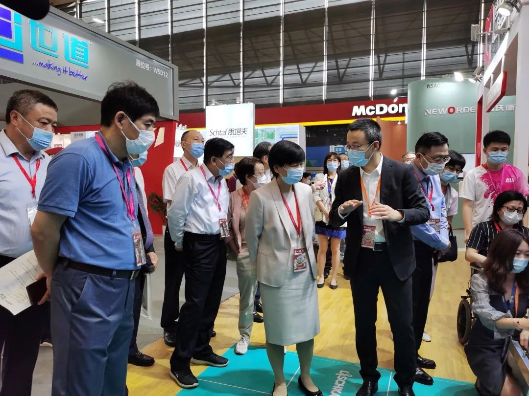 智慧養(yǎng)老，“智”在何處？上海市政協(xié)人資環(huán)建委開展專題考察(圖1)