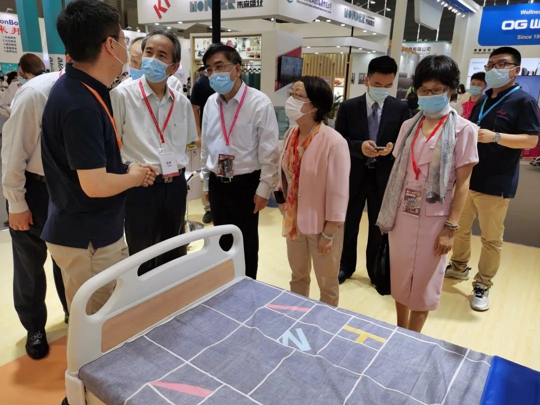 智慧養(yǎng)老，“智”在何處？上海市政協(xié)人資環(huán)建委開展專題考察(圖2)