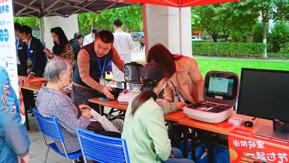 悅享數(shù)字走進(jìn)社區(qū)居家養(yǎng)老服務(wù)，與長(zhǎng)者共話金色重陽(yáng)(圖2)